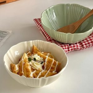 A Beautifully Designed 5-Inch Ceramic Bowl, a New Addition to Home Dining Utensils, Perfect for Light Meals And Oatmeal Breakfasts