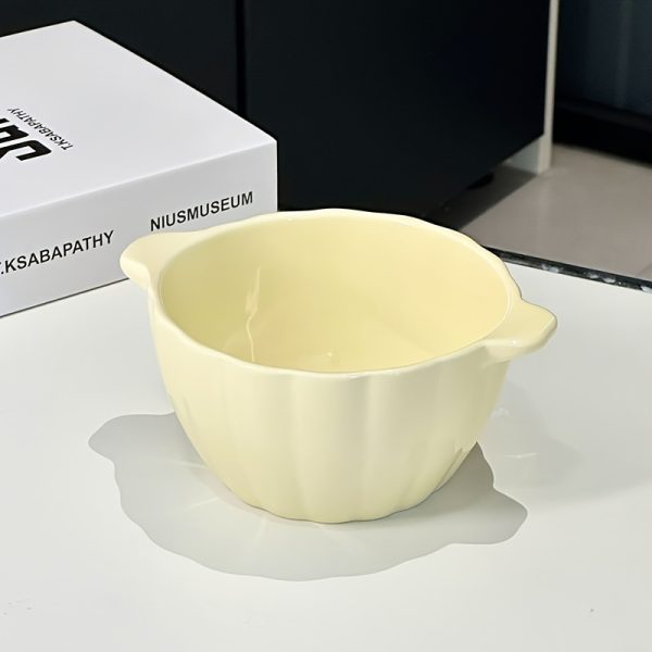 A Ceramic Double-Handled Bowl Shaped Like a Pumpkin, Suitable for Salads, Fruits, Soups, Cereals, Snacks, And Pasta. It'S a Novelty Ceramic Tableware Perfect for Halloween And Christmas, Safe for Ovens, Microwaves, And Dishwashers