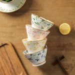 Set of 4 Japanese-Style Ceramic Bowls with Hand-Painted Floral Designs, Suitable for Rice, Salad, Soup, And Pasta. They Feature Underglaze Decoration, Are Kitchenware, Safe And Healthy, And Can Be Used in Ovens And Microwaves