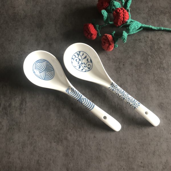 2pcs Ceramic Long-Handled Soup Spoons - Large Capacity, 9-Inch Japanese Blue and White Ceramic Soup Spoons, Suitable for Kitchen and Dining, Durable and Easy-to-Clean Tableware, Dishwasher Safe