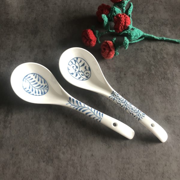 2pcs Ceramic Long-Handled Soup Spoons - Large Capacity, 9-Inch Japanese Blue and White Ceramic Soup Spoons, Suitable for Kitchen and Dining, Durable and Easy-to-Clean Tableware, Dishwasher Safe