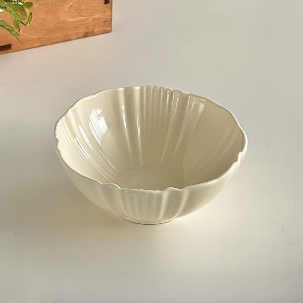 A Beautifully Designed 5-Inch Ceramic Bowl, a New Addition to Home Dining Utensils, Perfect for Light Meals And Oatmeal Breakfasts