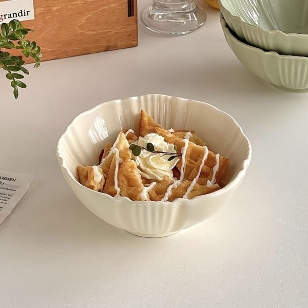 A Beautifully Designed 5-Inch Ceramic Bowl, a New Addition to Home Dining Utensils, Perfect for Light Meals And Oatmeal Breakfasts